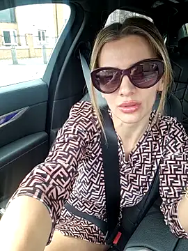 SweetMonicaUK online show from November 2025 12:20:01 PM