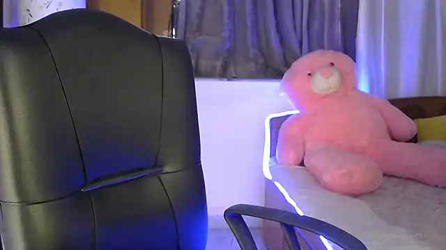 Snapshot of Black_cat_cutie chatting on October 2025 05:19:01 AM Black cat cutie online show from October 2025 05:19:01 AM