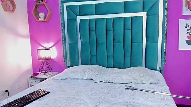 LORENSCOLLINS online show from February 2026 01:00:01 PM