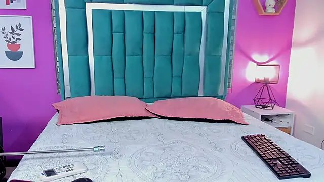 LORENSCOLLINS online show from February 2026 12:51:02 PM