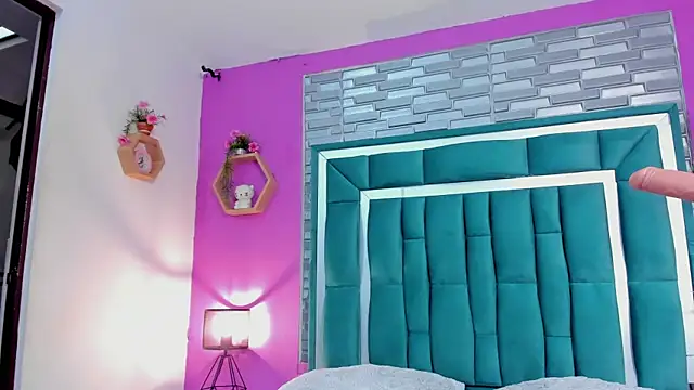 LORENSCOLLINS online show from November 2025 08:56:01 PM