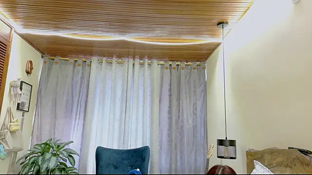 Abrilqueen online show from February 2026 02:50:01 PM