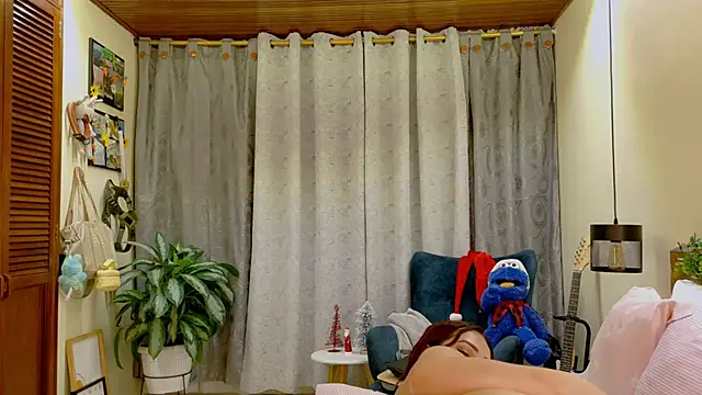 Abrilqueen online show from December 2025 04:01:01 AM