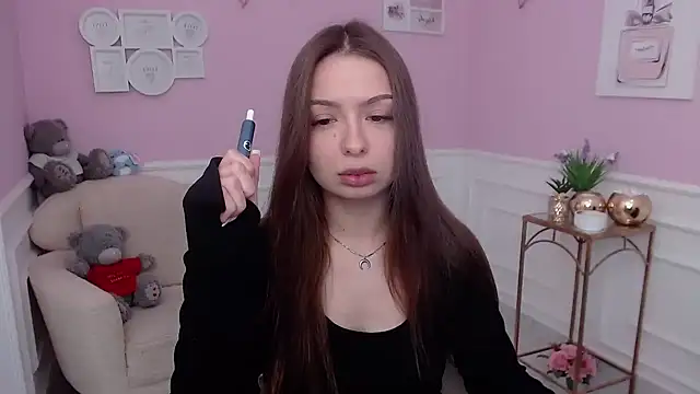 LucySkilar online show from November 2025 10:30:01 AM