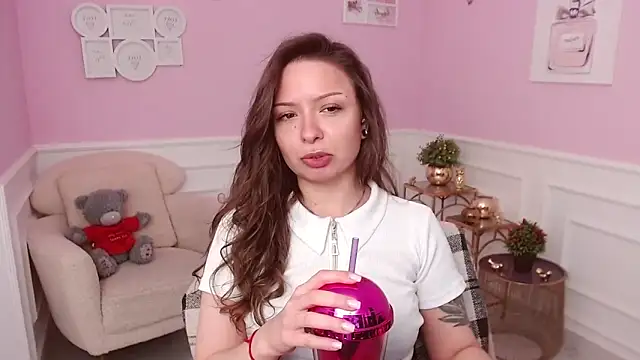 LucySkilar online show from April 2026 04:03:01 AM