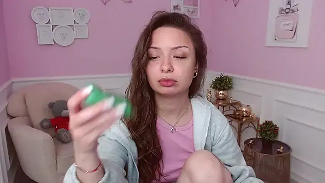 LucySkilar online show from May 2026 04:10:02 AM