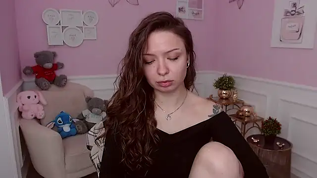 LucySkilar online show from March 2026 05:10:02 AM