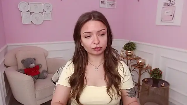 LucySkilar online show from June 2026 04:46:01 AM