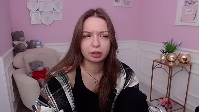 LucySkilar online show from October 2025 10:03:01 AM