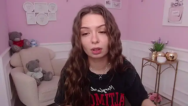 LucySkilar online show from November 2025 06:14:02 AM