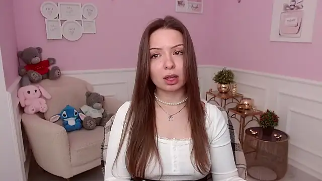 LucySkilar online show from March 2026 04:25:01 AM