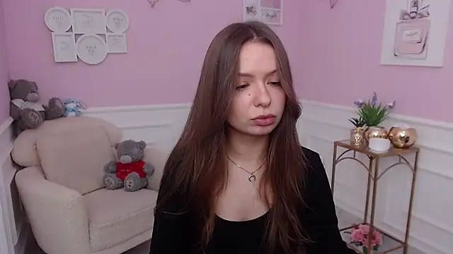 LucySkilar online show from November 2025 05:39:01 AM