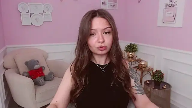 LucySkilar online show from May 2026 04:07:01 AM