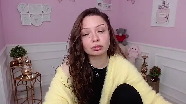 LucySkilar online show from February 2026 05:19:02 AM