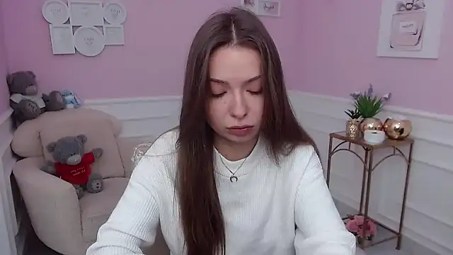 LucySkilar online show from October 2025 05:26:01 AM