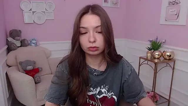 LucySkilar online show from October 2025 04:55:02 AM