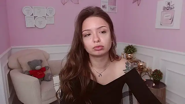 LucySkilar online show from June 2026 04:23:02 AM