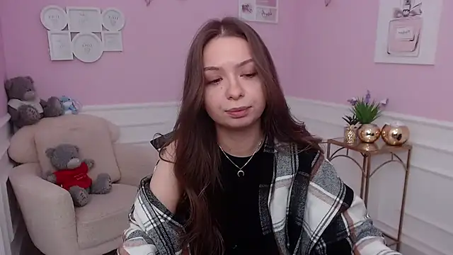 LucySkilar online show from October 2025 05:18:02 AM