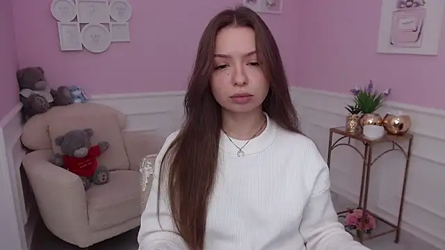 LucySkilar online show from November 2025 05:44:01 AM