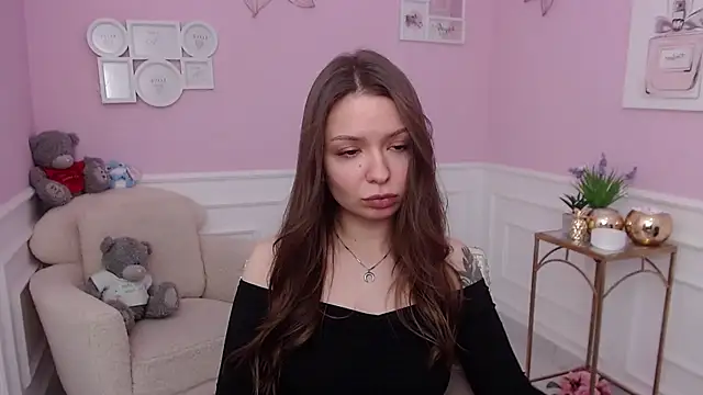 LucySkilar online show from December 2025 05:40:02 AM