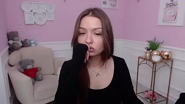 LucySkilar online show from November 2025 09:48:02 AM