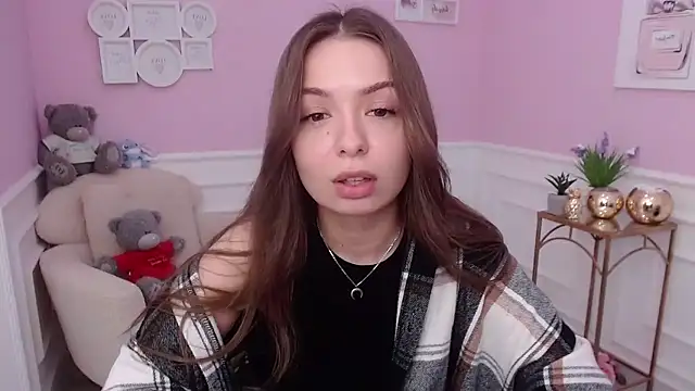 LucySkilar online show from September 2025 05:19:02 AM