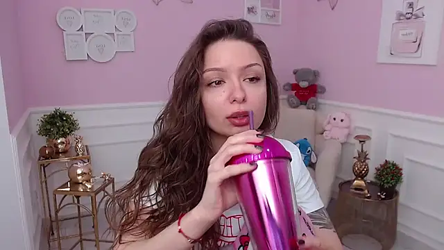 LucySkilar online show from February 2026 05:47:01 AM