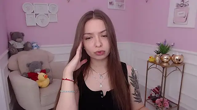 LucySkilar online show from September 2025 04:19:01 AM