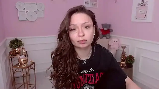 LucySkilar online show from March 2026 05:37:02 AM