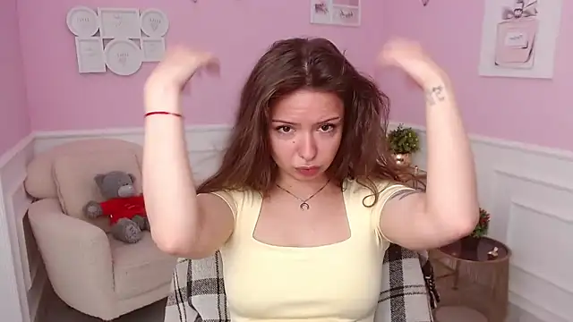 LucySkilar online show from May 2026 04:14:01 AM