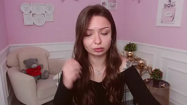 LucySkilar online show from June 2026 04:39:01 AM