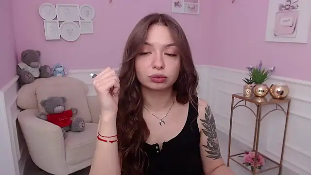 LucySkilar online show from October 2025 04:36:01 AM
