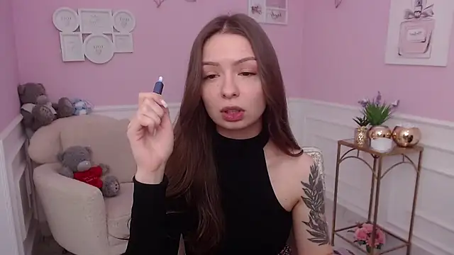 LucySkilar online show from November 2025 05:22:02 AM