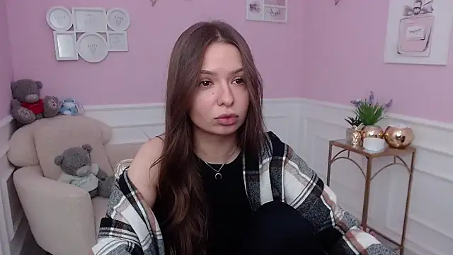 LucySkilar online show from December 2025 06:19:02 AM