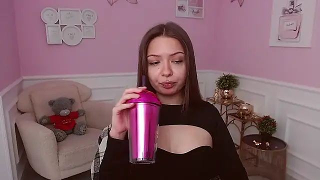 LucySkilar online show from July 2026 04:42:01 AM