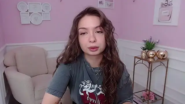 LucySkilar online show from October 2025 04:27:01 AM