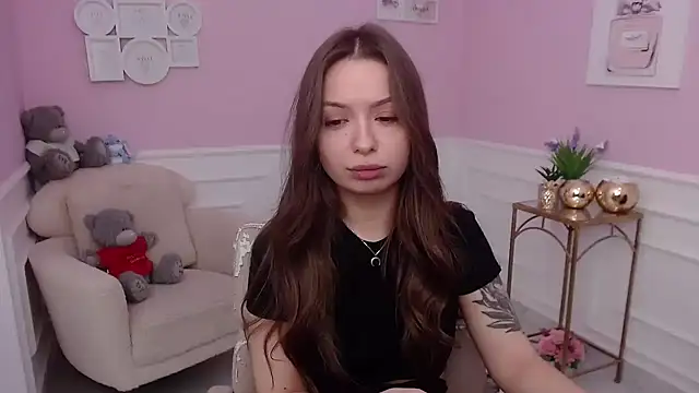 LucySkilar online show from October 2025 05:41:01 AM