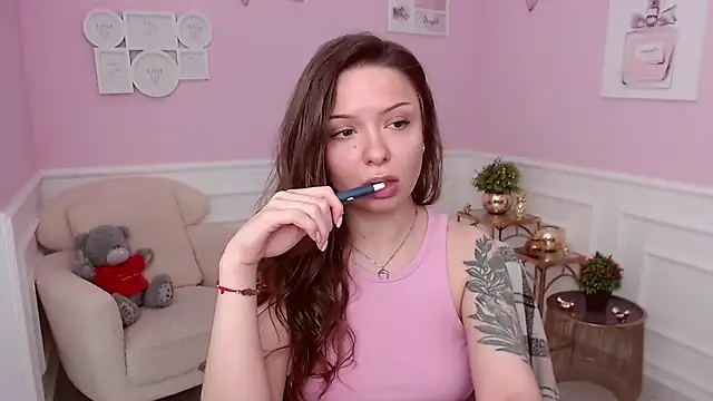 LucySkilar online show from April 2026 04:08:02 AM