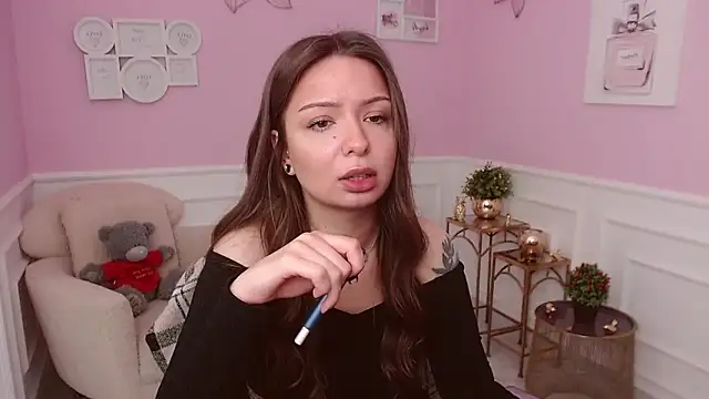LucySkilar online show from June 2026 04:23:02 AM