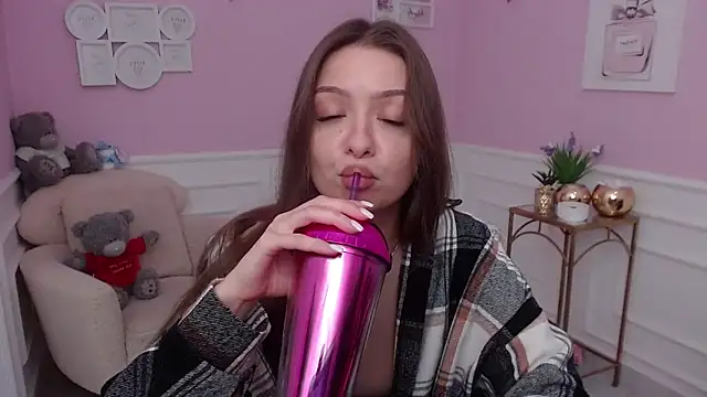 LucySkilar online show from November 2025 07:35:01 AM