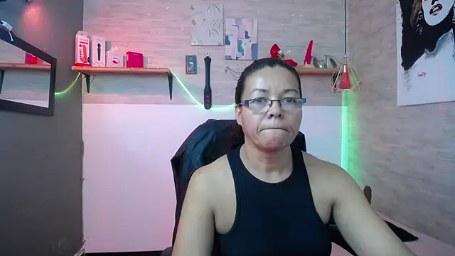 Snapshot of MaturePure chatting on October 2025 09:46:02 PM MaturePure online show from October 2025 09:46:02 PM