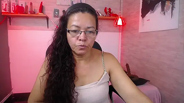 Snapshot of MaturePure chatting on November 2025 06:19:01 PM MaturePure online show from November 2025 06:19:01 PM