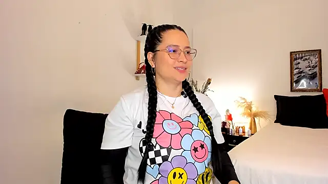 Snapshot of leslie_k chatting on March 2025 02:59:01 AM leslie k online show from March 2025 02:59:01 AM