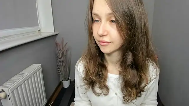 Snapshot of AfinaCutie chatting on September 2025 06:29:02 AM AfinaCutie online show from September 2025 06:29:02 AM