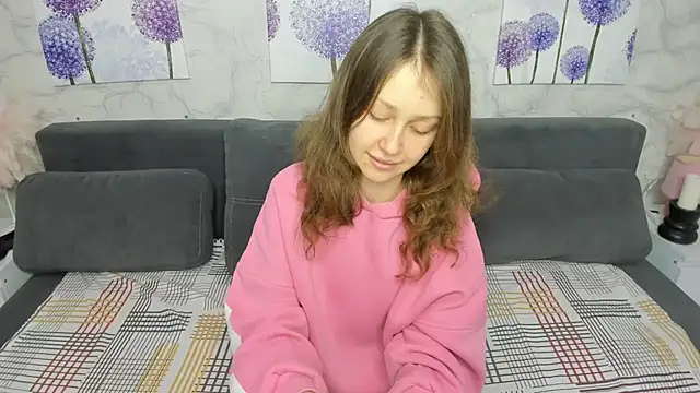 Snapshot of AfinaCutie chatting on February 2025 01:44:01 PM AfinaCutie online show from February 2025 01:44:01 PM