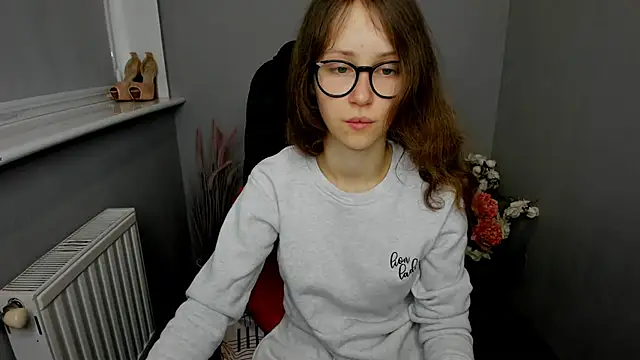 Snapshot of AfinaCutie chatting on February 2025 07:20:01 AM AfinaCutie online show from February 2025 07:20:01 AM