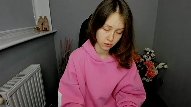 Snapshot of AfinaCutie chatting on February 2025 07:48:01 AM AfinaCutie online show from February 2025 07:48:01 AM