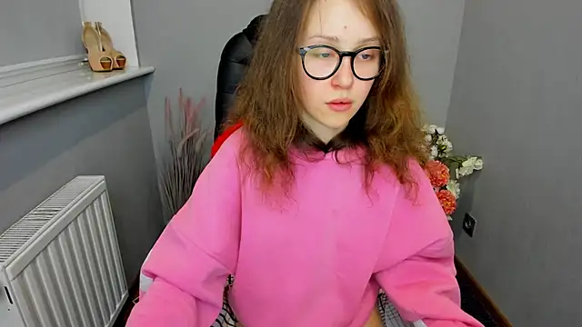 Snapshot of AfinaCutie chatting on January 2025 01:47:02 PM AfinaCutie online show from January 2025 01:47:02 PM