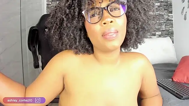 Snapshot of ashley_crotez chatting on December 2025 02:13:02 AM ashley crotez online show from December 2025 02:13:02 AM