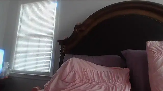 ebonyred online show from May 2026 10:35:01 PM